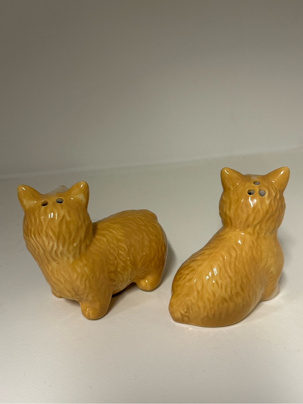 Corgi Dog Salt & Pepper Shakers Adorable Ceramic Tan with Red Heart - Picture 2 of 4